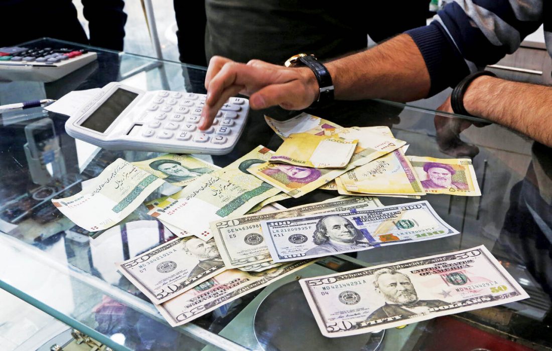 پیشبینی معاون اسبق ارزی از آینده ارز / چرا قیمت دلار درجا زد؟