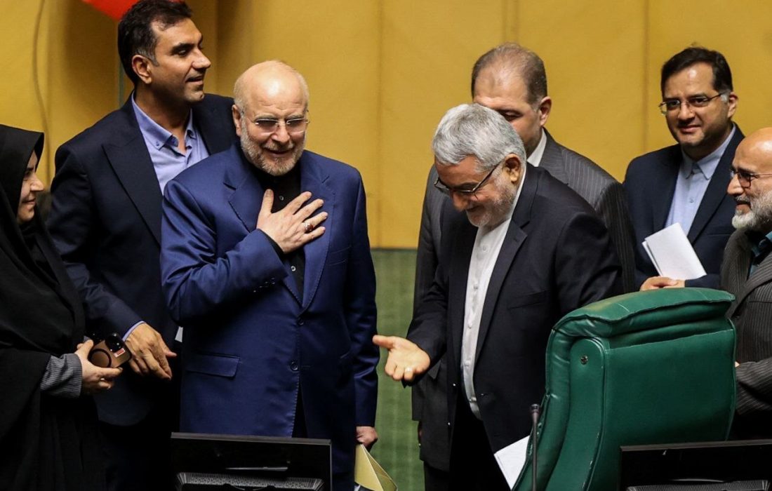 سکوتِ سؤال برانگیز نمایندگانِ مستقل مجلس مقابل حملات به دولت پزشکیان/ راهنمای چپ می‌زنند، به راست می‌پیچند؟