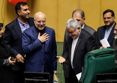 سکوتِ سؤال برانگیز نمایندگانِ مستقل مجلس مقابل حملات به دولت پزشکیان/ راهنمای چپ می‌زنند، به راست می‌پیچند؟