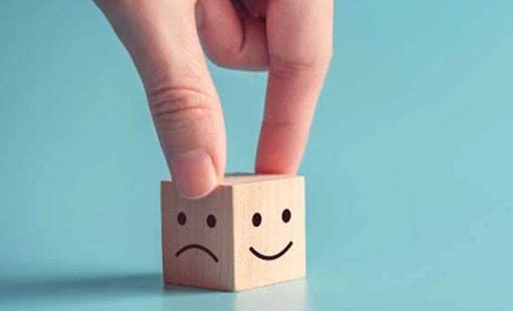 خنده تلخ ایرانی‌ها در مواجهه با مسائل سیاسی اجتماعی/ «طنز و شوخی نوعی مواجهه حداقلی است که فقط بگوییم دغدغه‌ای هم وجود دارد»