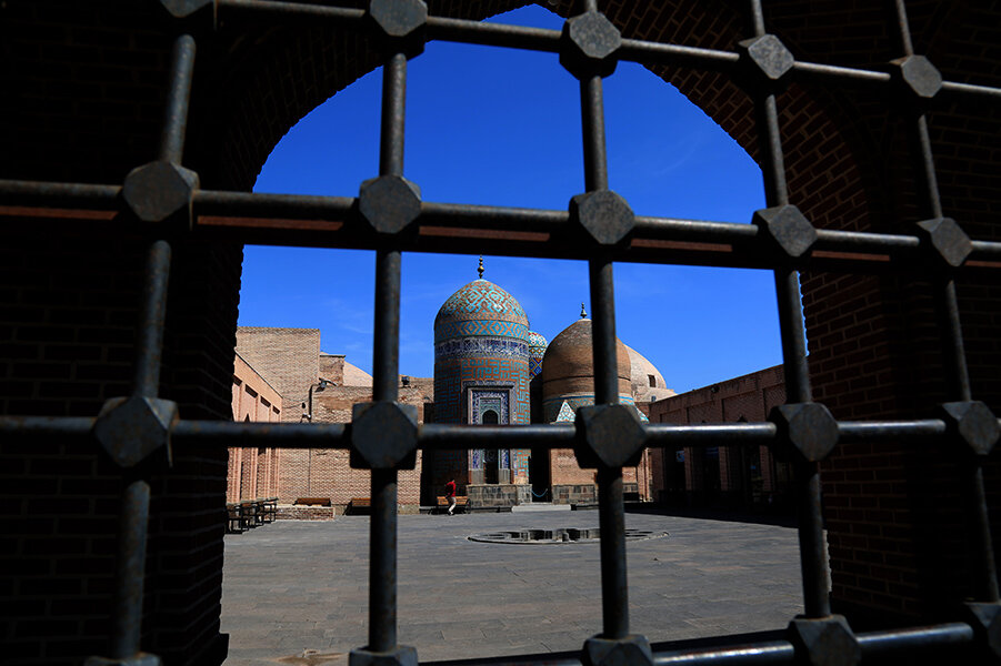 روی حریم شیخ صفی با قاطعیت ایستادیم