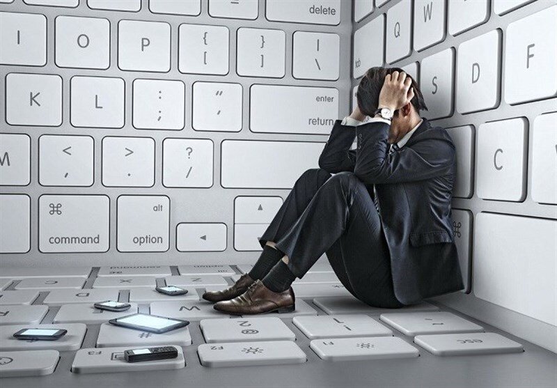 مدام در شبکه‌های اجتماعی هستید؟ پیه این فهرست بلند بالا از مشکلات را به تن‌تان بمالید!/ «آزار و اذیت آنلاین یک چالش‌ جدی است »