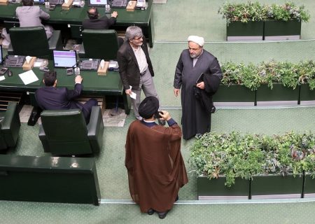 مذاکرات ایران و آمریکا؛ اصولگرایان را چند پاره کرد/ از «ب بسم‌الله»، علیه گفت‌وگوهای غیرمستقیم در عمان