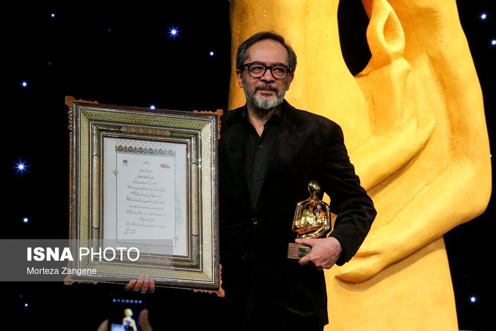 «کارن همایونفر» چهره هنر انقلاب در سال ۱۴۰۳ شد / حاتمی‌کیا: کارن، کار خود را کرد!