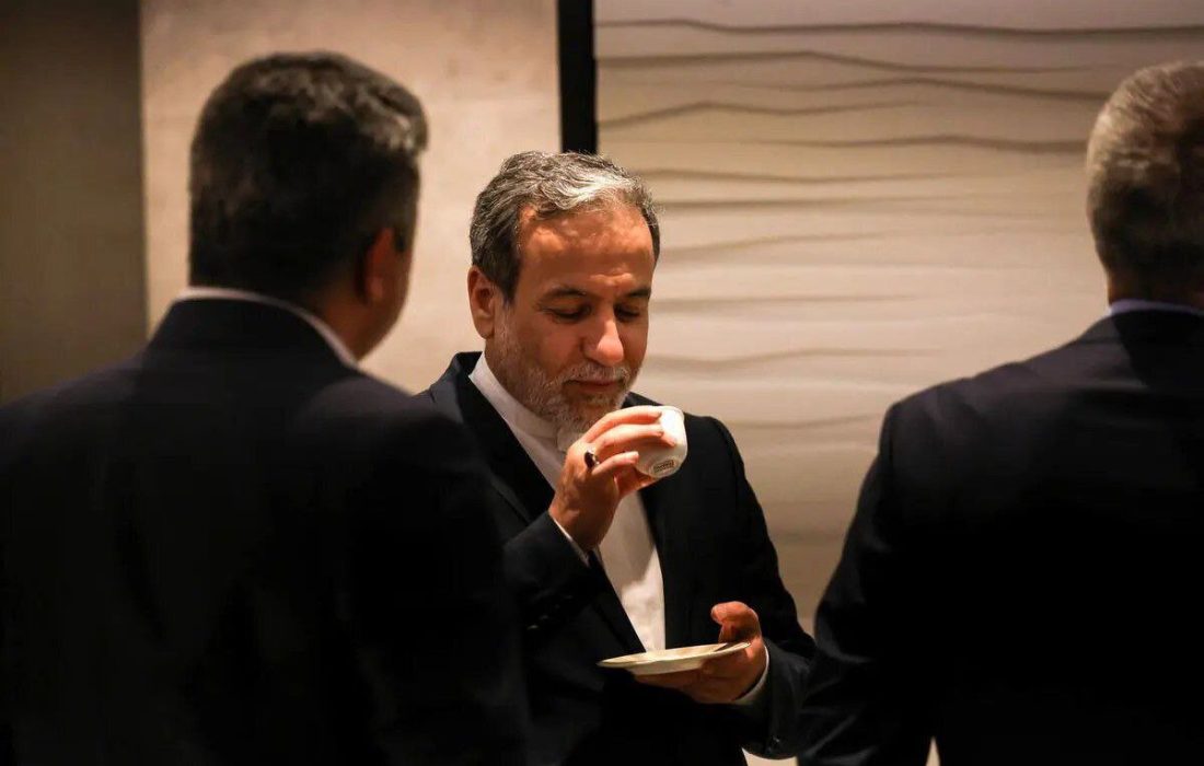 ببینید | تصاویری از مقابل محل مذاکرات غیر مستقیم ایران و آمریکا در رم