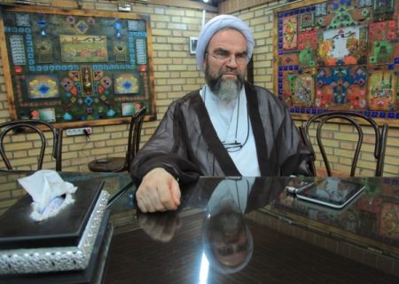 «بلاگر شدن روحانیون» از نگاه آیت الله غرویان/ طلبه های جدید می خواهند مرید و پیرو داشته باشند/ برخی حرکات ورزشی خلاف شأن لباس طلبگی است