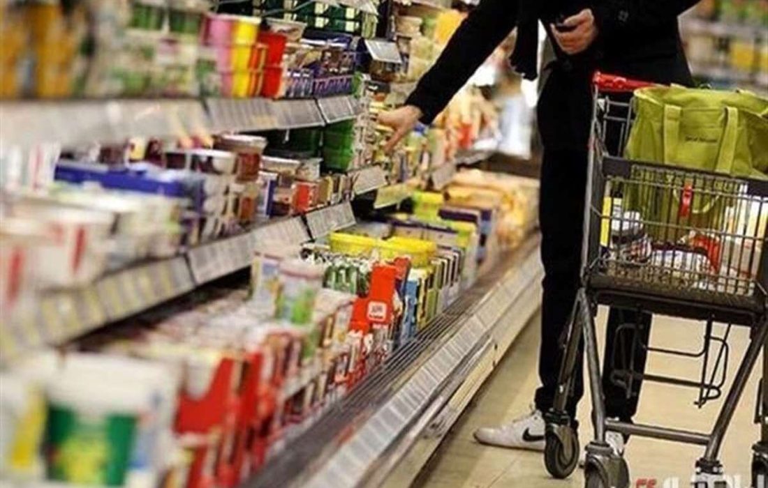 دلار ۲۳ هزار تومان ارزان شد؛ چرا کالاها گران ماندند؟/ حق‌شناس: انتظار بروز تورم منفی در ایران غیرمنطقی است