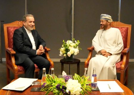 دیدار عراقچی با وزیرخارجه عمان قبل از آغاز مذاکرات