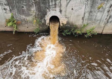 زخم کهنه فاضلاب انزلی و رشت؛ «اگر تحریم نمی‌شدیم، شاید پروژه تصفیه‌خانه تکمیل می‌شد»/ فاضلاب صنعتی، قاتل خاموش تالاب انزلی/ پاسخ آبفای گیلان