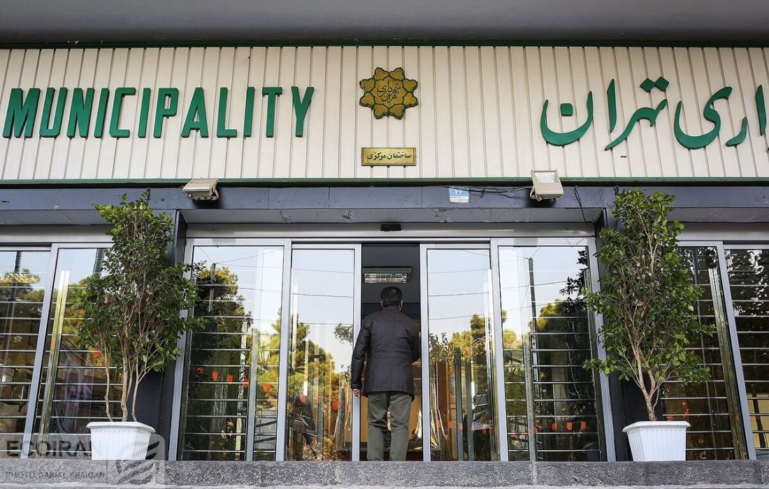 شهردارِ سوپرمن، یا قهرمانِ نمایش؟/ ماجرای شهردار ۵۰ میلیونی/ «این‌که یک نفر به عنوان سوپرمن وسط بپرد دیگر کارایی ندارد»