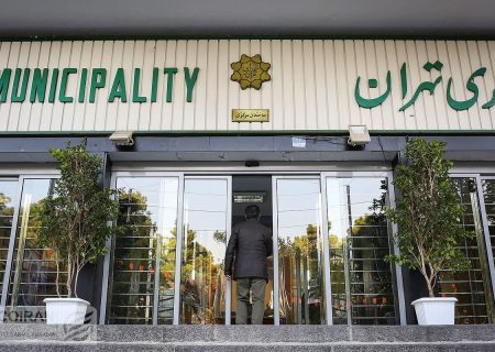 شهردارِ سوپرمن، یا قهرمانِ نمایش؟/ ماجرای شهردار ۵۰ میلیونی/ «این‌که یک نفر به عنوان سوپرمن وسط بپرد دیگر کارایی ندارد»