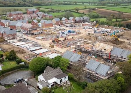 شوک ساختمانی به زوج بازنشسته‌ای که از سفر بازگشتند/ عکس