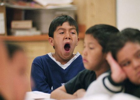 ناترازی در تصمیم‌گیری؛ کودک نمی‌تواند ۶ صبح در کلاس درس بنشیند/ محققان می‌گویند کار مدارس نباید زودتر از ساعت ۸:۳۰ صبح آغاز شود