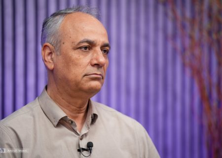 کنایه صریح زیدآبادی به مخالفان مذاکره ایران و آمریکا/ ضد کاری ظاهرا ته ندارد/ پیشنهاد شما حرکت به سمت تسلیحاتی کردن برنامهٔ هسته‌ای است؟