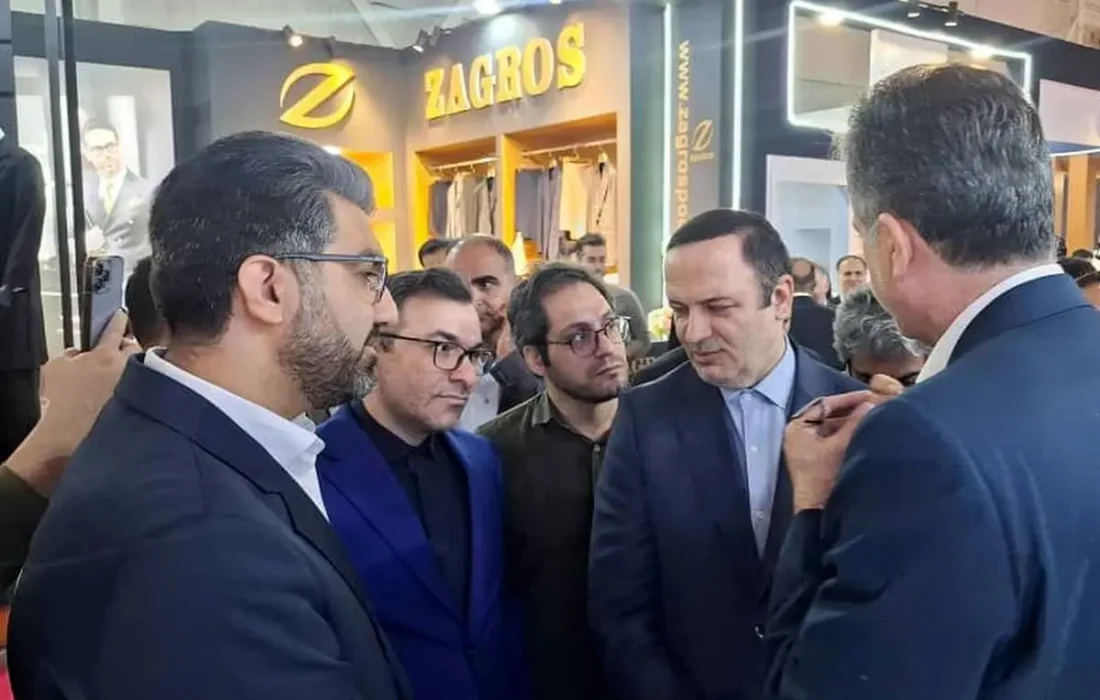 بازدید دبیر شورای عالی مناطق آزاد از غرفه منطقه آزاد اروند و تاکید بر توسعه صادرات