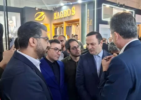 بازدید دبیر شورای عالی مناطق آزاد از غرفه منطقه آزاد اروند و تاکید بر توسعه صادرات