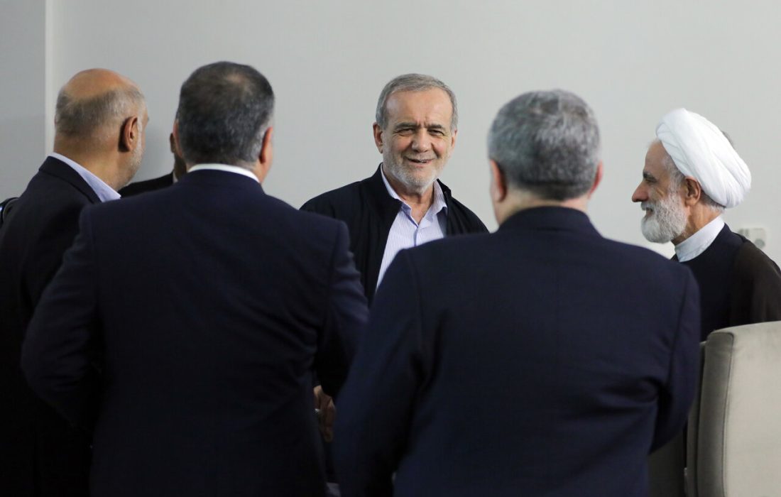 افشای تحرکات جدید دلواپسان برای استیضاح «مسعود پزشکیان»/ نهضت پیامکی دوباره به جریان افتاد