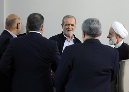 افشای تحرکات جدید دلواپسان برای استیضاح «مسعود پزشکیان»/ نهضت پیامکی دوباره به جریان افتاد