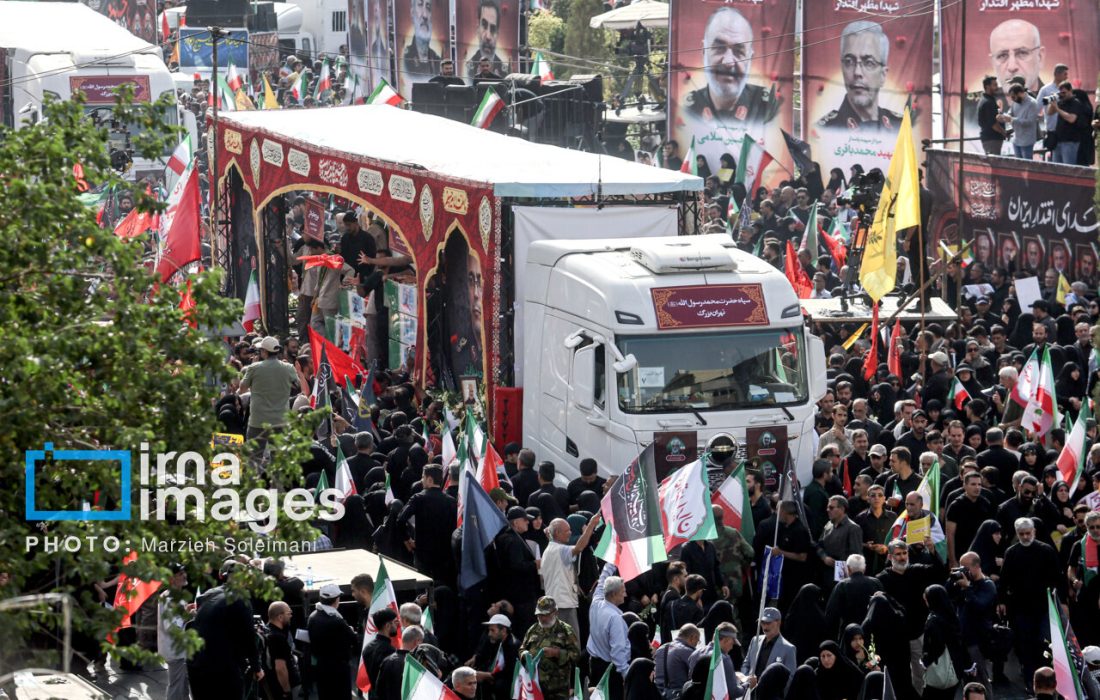 بدرقه باشکوه سرداران و دانشمندان شهید توسط مردم ایران/ سردار قاآنی و پزشکیان در میان مردم/ تابوت کودکان جلودار کاروان شهدا شد