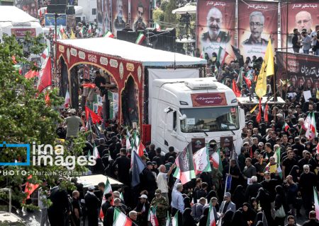 بدرقه باشکوه سرداران و دانشمندان شهید توسط مردم ایران/ سردار قاآنی و پزشکیان در میان مردم/ تابوت کودکان جلودار کاروان شهدا شد