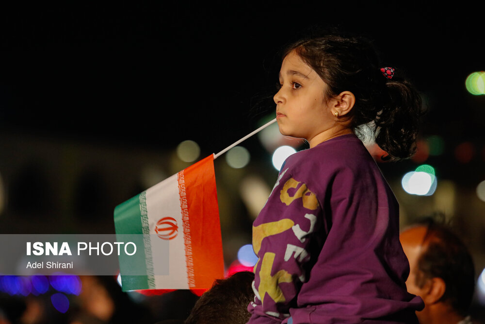 در این ساعات هر لحظه دلمان بین مردم بود