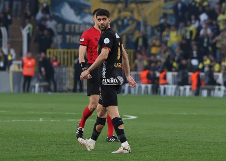 دو شرط مهم استقلال برای علی کریمی؛ هافبک کایسری سنگ بزرگ را می زند؟