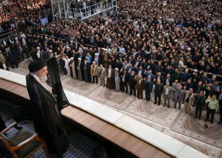 رهبر انقلاب: پیشنهاد هسته ‎ای آمریکا صددرصد ضد شعار «ما می توانیم» است/ نیروگاه هسته‌ای داشته باشیم اما غنی‌سازی نداشته باشیم، به‌درد نمی خورد