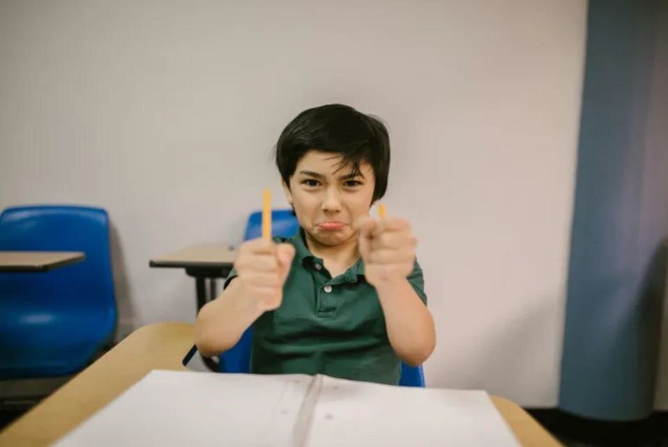 نمرات ضعیف و نوجوانی که اهمیتی نمی‌دهد/ راهنمایی والدین برای برخورد با نتایج امتحانات