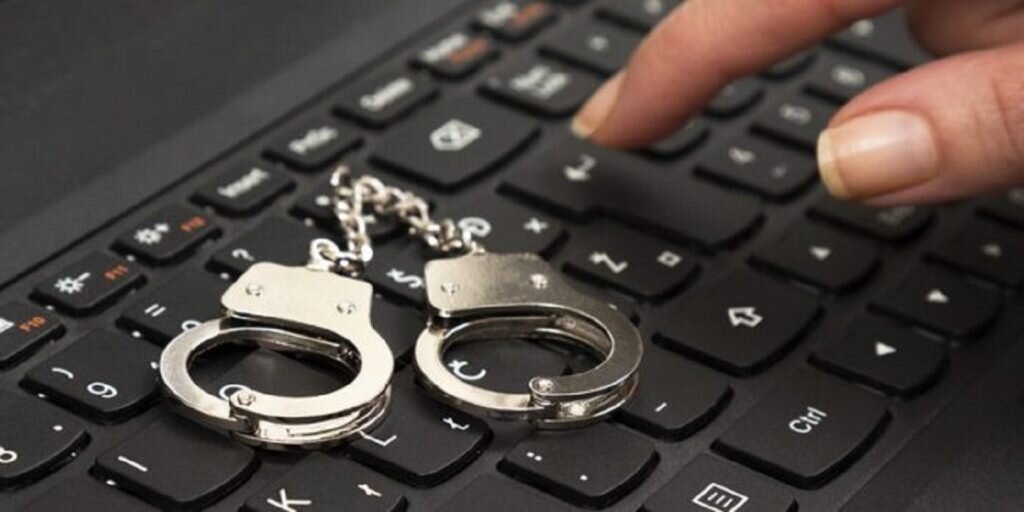 وایرال‌شدن تصاویر قاتل الهه حسین‌نژاد/ از همدلی تا آسیب؛ چرا انتشار تصاویر متهم به قتل خطرناک است؟/ دچار پدیده‌ «تأخر فرهنگی» هستیم