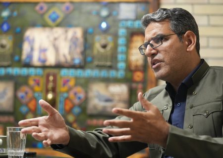 از فیلترینگ تا اقامتگاه‌های غیرمجاز و شروع جنگ دوازده روزه؛ مشکلات صنعت گردشگری کدامند؟/ «با افزایش تورم سفر رفتن از برنامه خانواده‌ها حذف شده است»