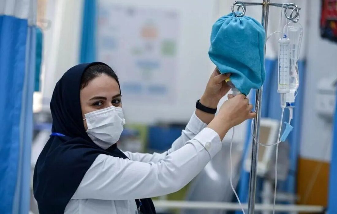 از کرونا تا جنگ؛ پرستاران، ستون سلامت جامعه/ از قبول شیفت‌های اضافی تا ایثار در سایه ناملایمات شغلی