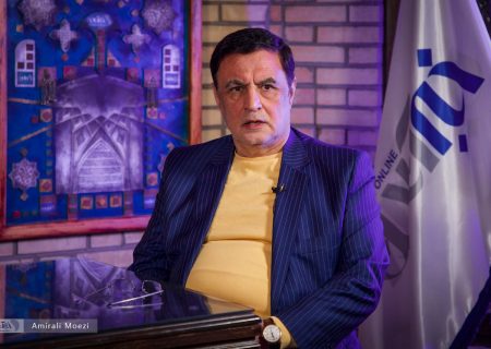 انتقاد تند ناصر ایمانی از تعطیلی کشور در دولت پزشکیان/ دچار قحطی و کمبود می‌شویم/ آیا نمی‌توانیم قیمت‌ها را پلکانی افزایش دهیم؟