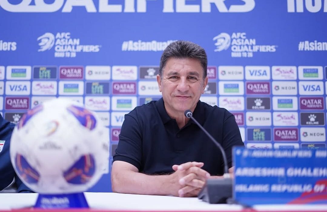 عکس | قلعه‌نویی در کنار گزینه نیمکت پرسپولیس