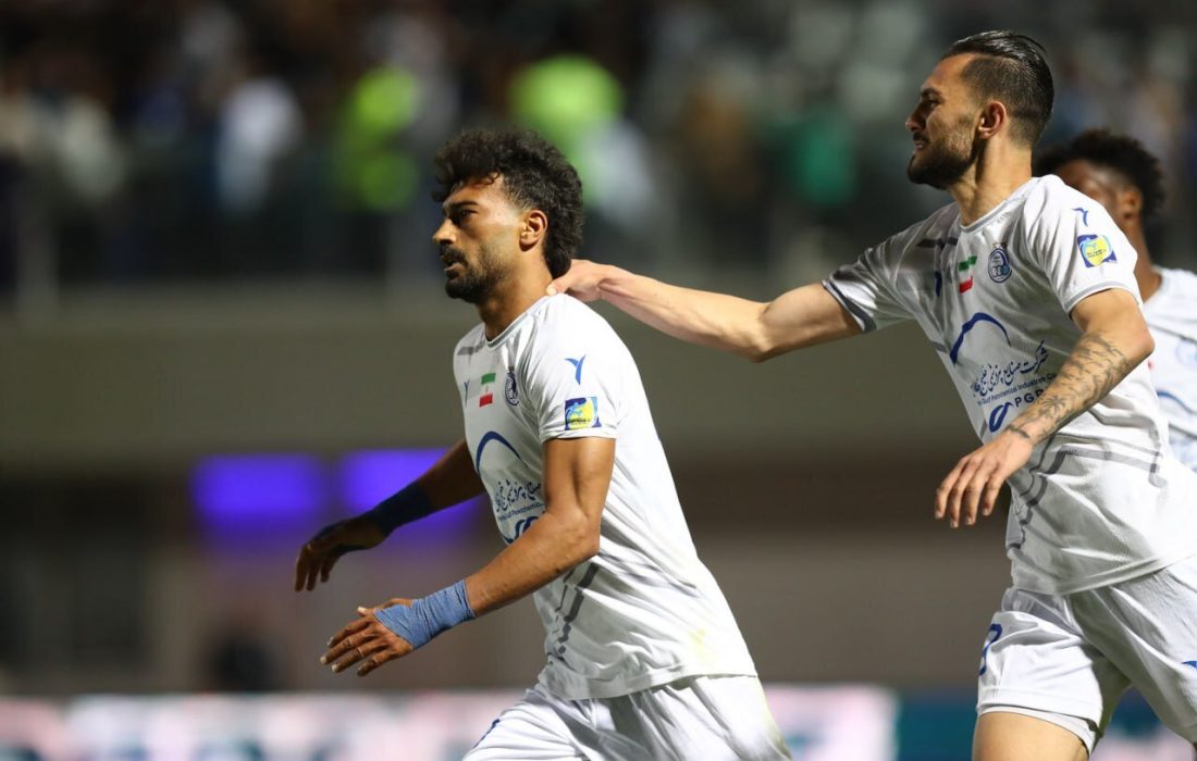 عکس| کلاه ۱۲۰,۰۰۰,۰۰۰ تومانی رامین رضاییان هنگام تمدید قرارداد با استقلال