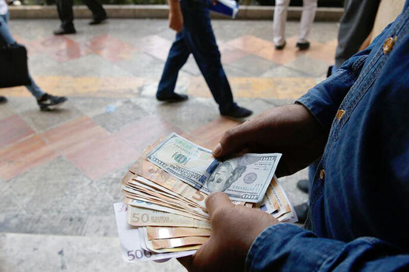 قیمت جدید دلار، یورو و سایر ارزها امروز ۳ مردادماه ۱۴۰۴/ دلار از مرز روانی عبور کرد