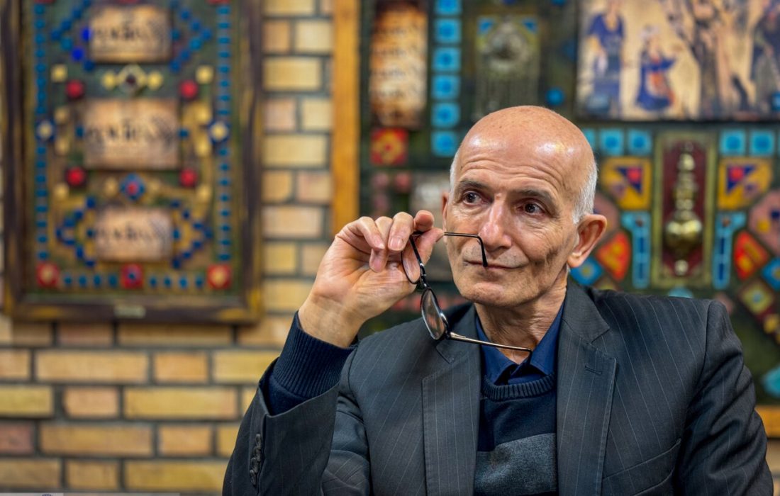 نگرانم، همبستگی مردم را مصادره نکنید/ حالا نوبت حاکمیت است که حق مردم را ادا کند/ جامعه باید احساس کند حاکمیت با لباس و سبک زندگیاش برخورد نمیکند