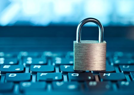 کامبیز نوروزی: پزشکیان می‌تواند با یک دستور فیلترینگ را بردارد/ او سوگند خورده و باید اقتدار نشان دهد