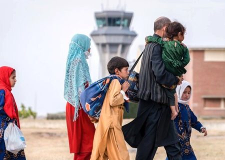 اخراج کودک ایرانی به‌جای افغانستانی؛ «پدر را اخراج کردند فرزندش ایران ماند»/ به‌ اتباع حق مالکیت خصوص ندادیم، چه‌طور باید به ایران علاقه‌مند می‌شدند؟
