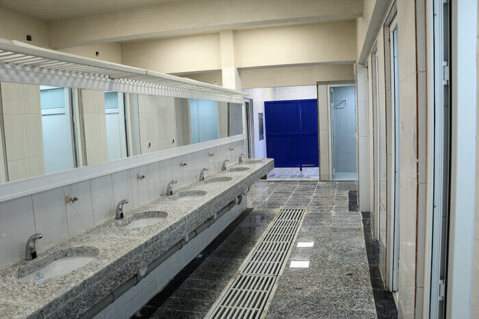 تصمیم عجیب در تهران؛ تعطیلی سرویسهای بهداشتی عمومی بر اثر بحران آب/ عکس