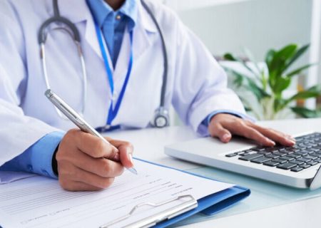 حواشی یک ویزیت پزشکی؛«گفت از کمونسیت‌ها بیزارم»/ روایت پزشک: هرگز بیمار را به دلیل گرایش سیاسی یا سابقه زندان، از درمان محروم نکرده‌ام