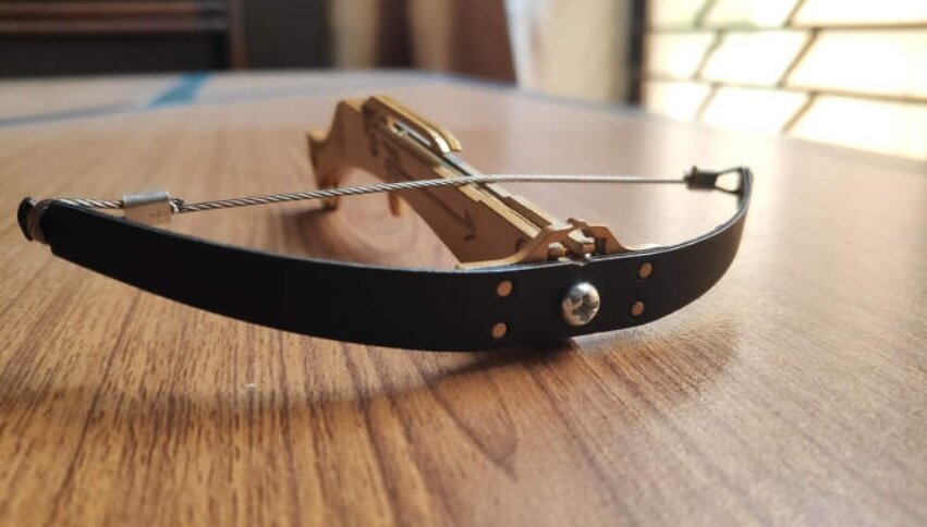 زنده ماندن معجزه‌آسای مردی با وجود تیرِ کمان در سر