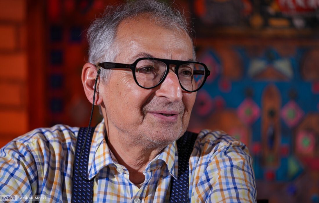 زیباکلام: دولت اگر سرمایه اجتماعی نداشته باشد ناچار است”کاسه چه کنم” دستش بگیرد/ تندروها حاضر نیستند قبول کنند که مشکل کشور، خودشان هستند