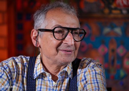 زیباکلام: دولت اگر سرمایه اجتماعی نداشته باشد ناچار است”کاسه چه کنم” دستش بگیرد/ تندروها حاضر نیستند قبول کنند که مشکل کشور، خودشان هستند