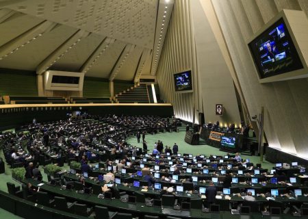 طرح جدید مجلس برای فضای مجازی/ یک نماینده مجلس: آنهایی که با اصحاب قدرت و ارتباطات رابطه دارند، می‌توانند فیلترشکن بفروشند/ صاحب قدرت باید نقد شود