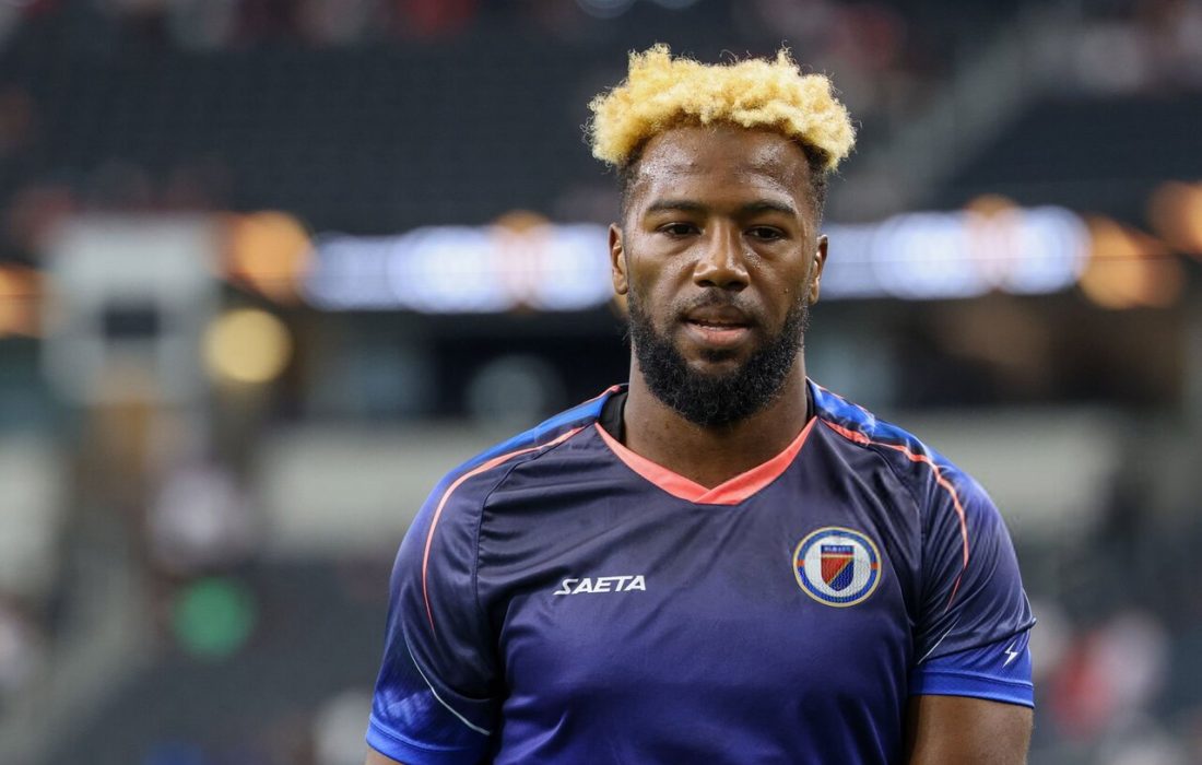 عکس| داکنز نازون برای حضور در استقلال چمدانش را بست