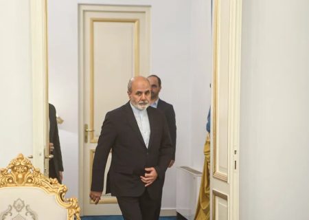 نگاهی به عملکرد احمدیان در ۸۰۸ روز دبیری شورای عالی امنیت ملی/ انتقال از شعام به شورای دفاع