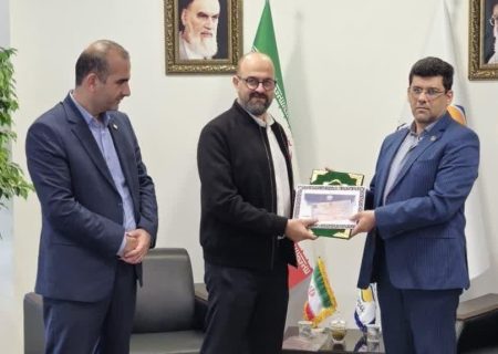 تحویل چک هزار میلیارد ریالی خسارت آتش‌سوزی به منطقه آزاد انزلی