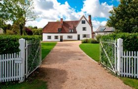 خانه هنری مور: جایی که آثار عظیم و زندگی شخصی مجسمه‌ساز در هم تنیده‌اند