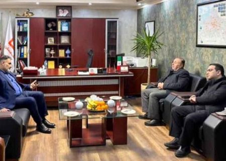 در دیدار مدیر شعب بانک مسکن آذربایجان شرقی و نماینده مردم تبریز در مجلس شورای اسلامی بیان شد:تامین مالی بیش از ۱۰۲ هزار میلیارد ریال نهضت ملی آذربایجان شرقی/ لزوم افزایش سرمایه بانک مسکن در جهت پیشبرد طرح نهضت ملی