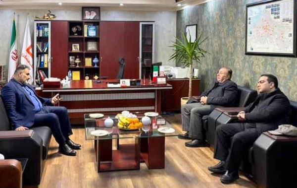 در دیدار مدیر شعب بانک مسکن آذربایجان شرقی و نماینده مردم تبریز در مجلس شورای اسلامی بیان شد:تامین مالی بیش از ۱۰۲ هزار میلیارد ریال نهضت ملی آذربایجان شرقی/ لزوم افزایش سرمایه بانک مسکن در جهت پیشبرد طرح نهضت ملی